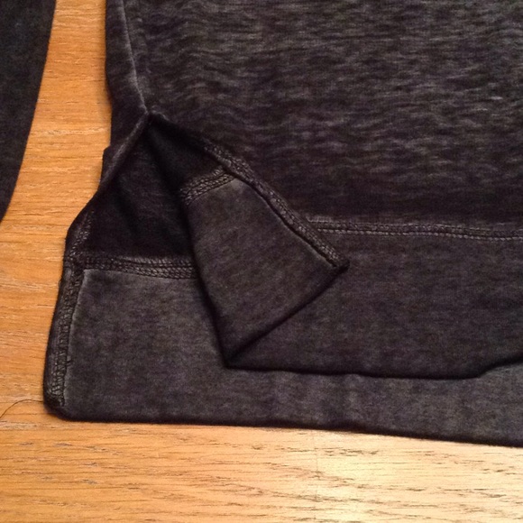 Derek Heart Cold Shoulder Top - Picture 4 of 4